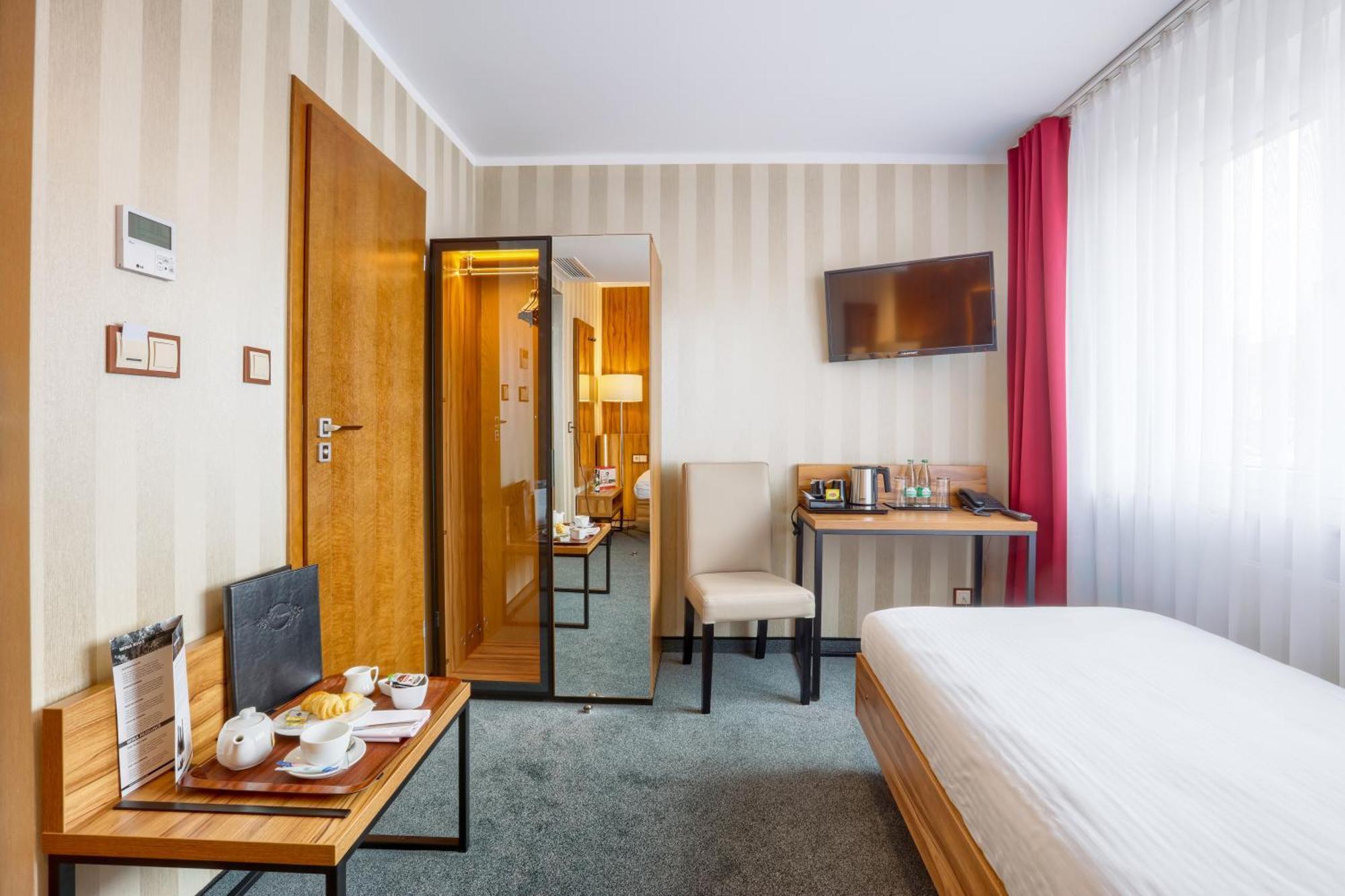 Hotel Weneda Opole Ruang foto